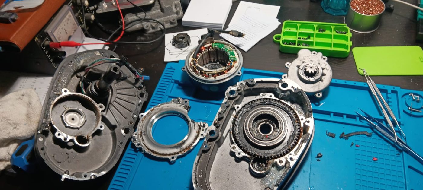 Rozložené diely Bosch motora pri generálke
